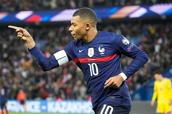 Mbappe mừng kỳ tích ở trận Kazakhstan